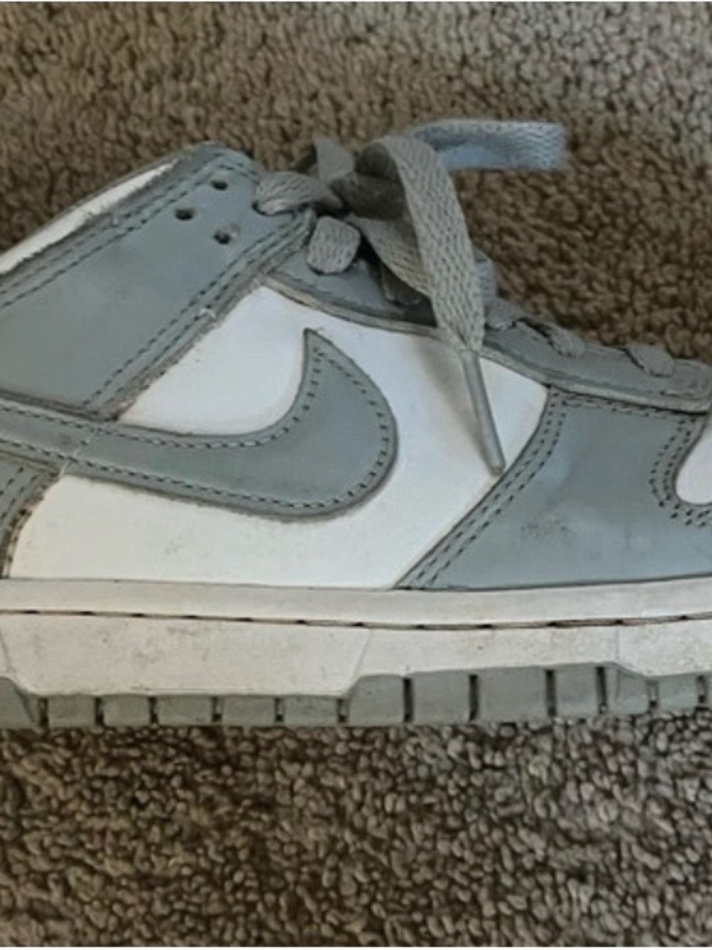 Nike Kids Low-Top Sneakers in Gray and White